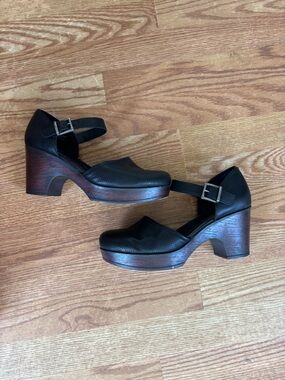 BORN  Black Leather Clog Sandals Sz 9 Chunky Wood Heel Ankle Strap Comfort Shoes